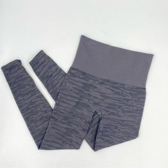 Assets by Sara Blakely Athletic Leggings Gray Camo High Rise Active Pant Size XL - Picture 2 of 7